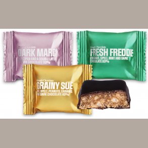 Grainy Sue  Oats, spelt, caramel, peanuts and premium dark chocolate –  Simply Chocolate